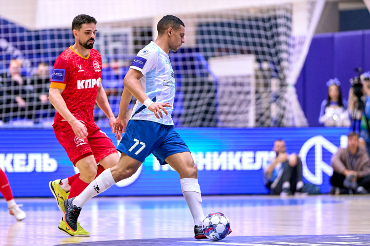 Кто вчера играл в футбол